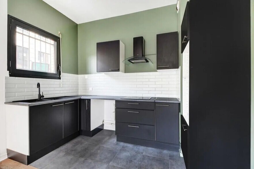 29 Rue De La Plaine, Paris for sale - Interior Photo - Image 3 of 12