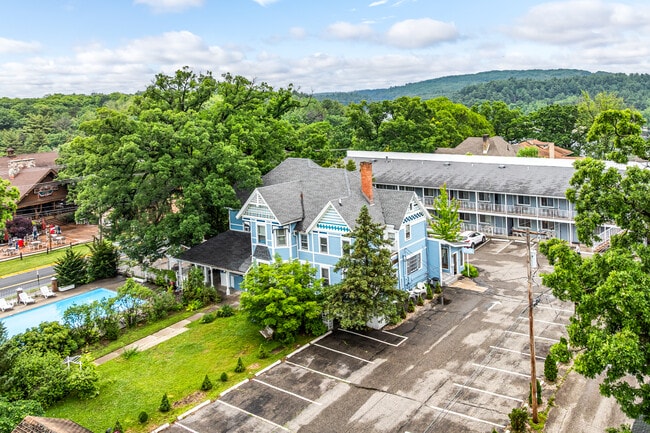 Plus de détails pour 910 River Rd, Wisconsin Dells, WI - Services hôteliers à vendre