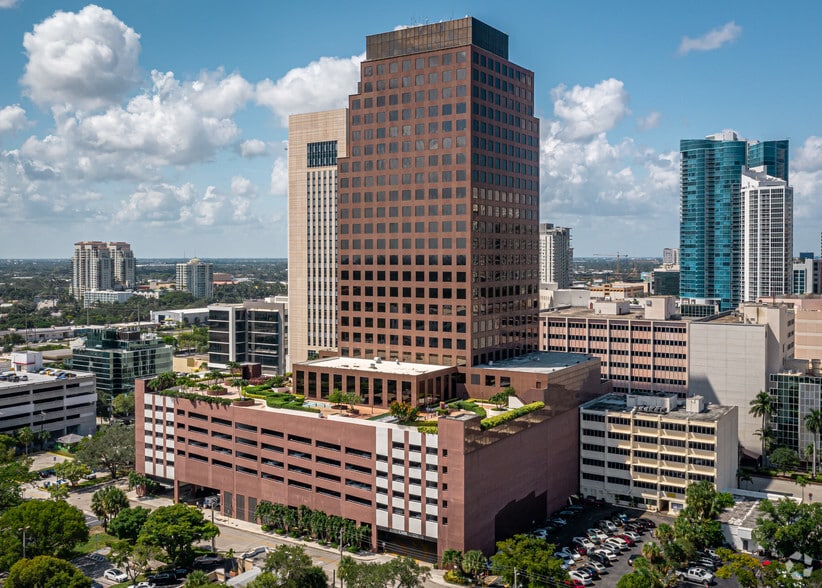 110 SE 6th St, Fort Lauderdale, FL à louer - Photo du bâtiment - Image 1 de 10
