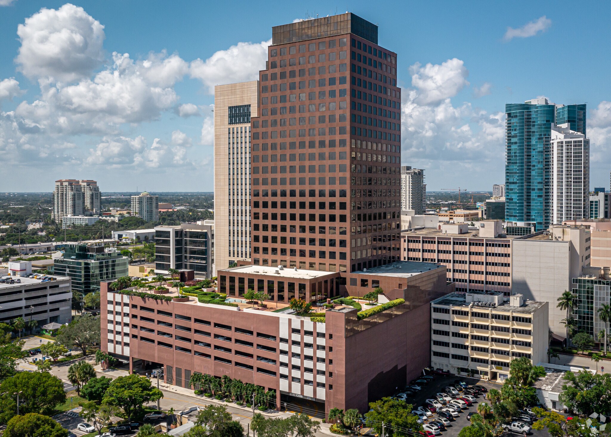 110 SE 6th St, Fort Lauderdale, FL à louer Photo du bâtiment- Image 1 de 11