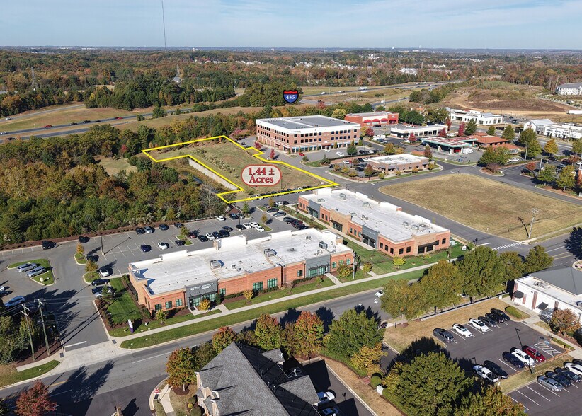 13542 Plaza Road Ext, Charlotte, NC à vendre - Photo du bâtiment - Image 2 de 3