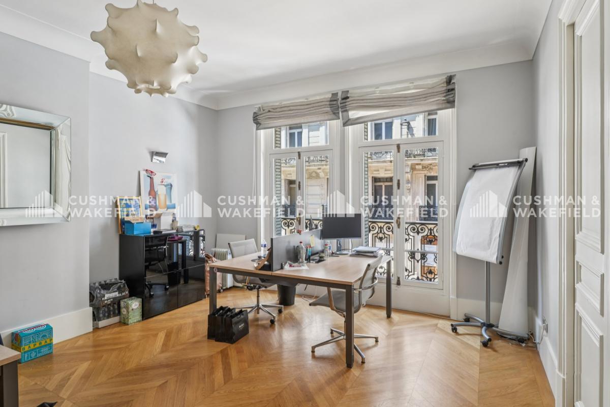 10 Rue De La Trémoille, Paris, PAR 75008 - - - Interior Photo - Image 2 of 7
