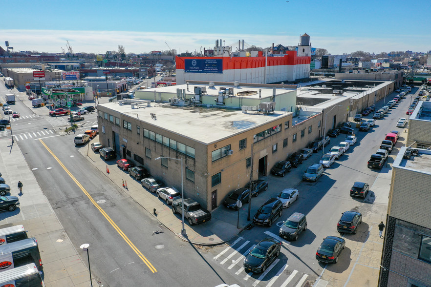 31- 30 Hunters Point Ave, Long Island City, NY à vendre - Photo du bâtiment - Image 1 de 1