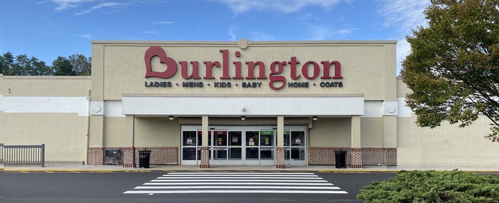 651 State Route 17 S, Paramus, NJ à louer - Photo du bâtiment - Image 3 de 13