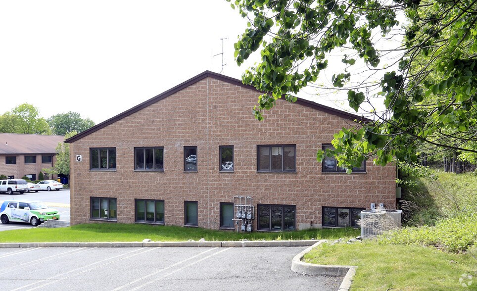 343-351 Spook Rock Rd, Suffern, NY à vendre - Photo du bâtiment - Image 2 de 23