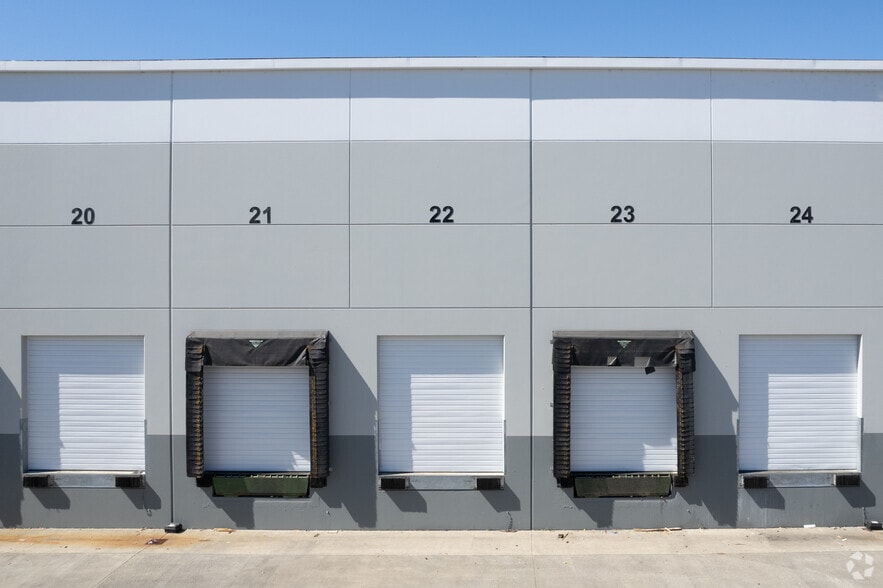 7820-7832 N Leadbetter Rd, Portland, OR for lease - Building Photo - Image 2 of 9