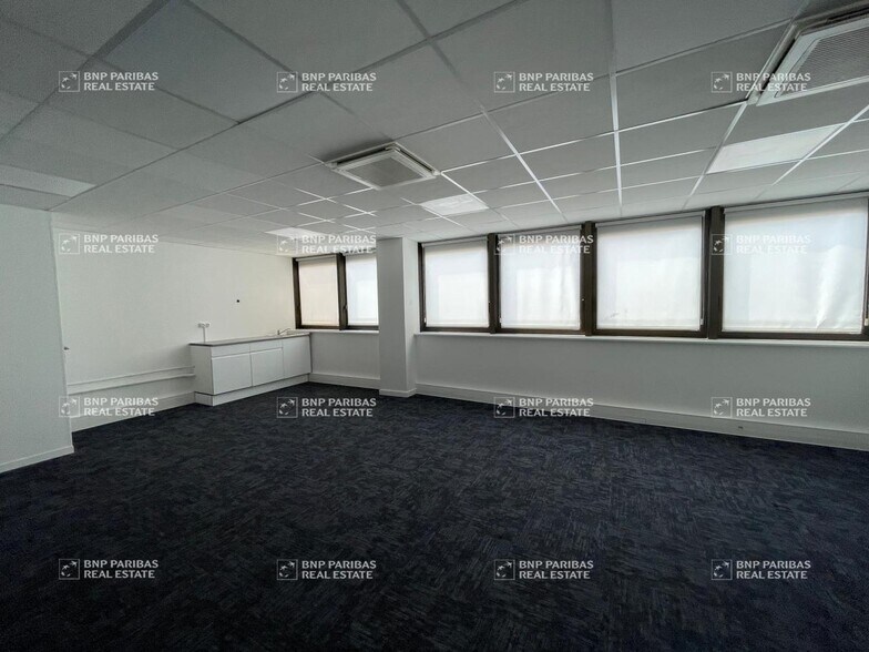 Office in Marseille for lease - Interior Photo - Image 2 of 10