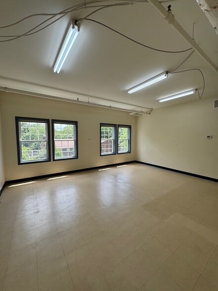 2 Coolidge St, Hudson, MA for lease - Interior Photo - Image 2 of 17