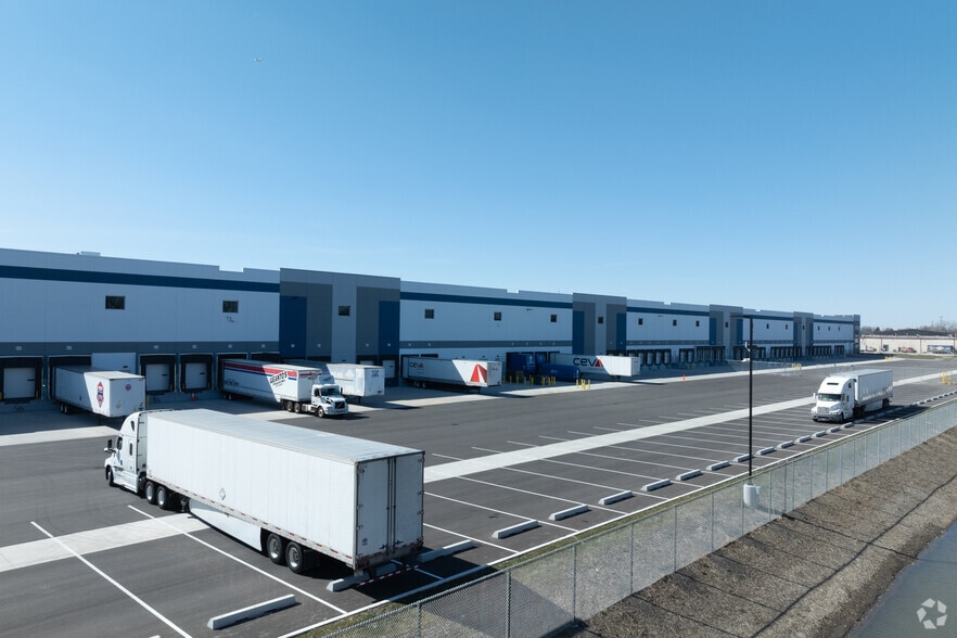 2050 Cornell Ave, Melrose Park, IL for lease - Building Photo - Image 3 of 4