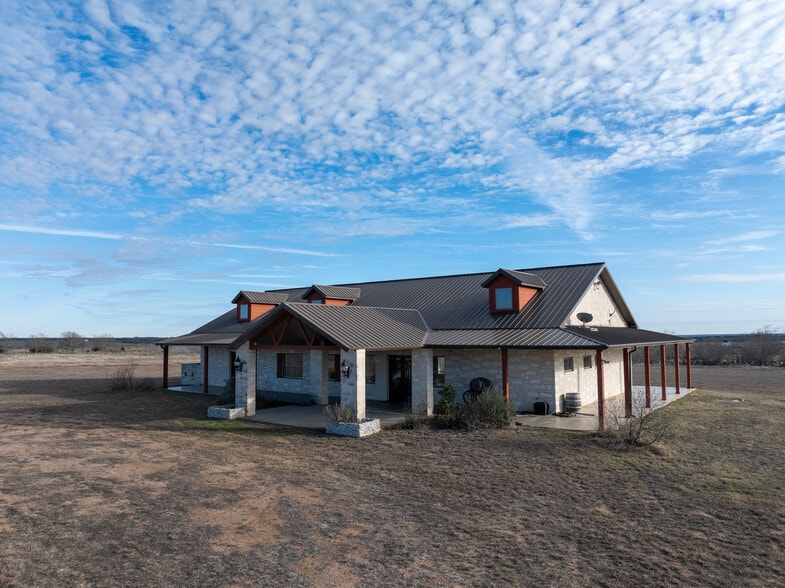 3125 County Road 212, Bertram, TX à vendre - Photo du bâtiment - Image 1 de 40