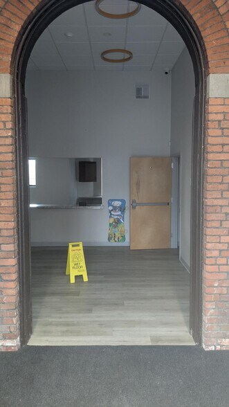 127 Canvass St, Cohoes, NY à louer - Photo du bâtiment - Image 2 de 14