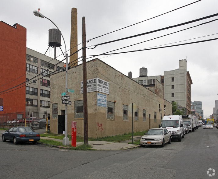 10-01 44th Rd, Long Island City, NY for lease - Building Photo - Image 3 of 7
