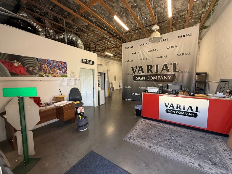 3745 & 3765 Losee - 2 Buildings portfolio of 2 properties for sale on LoopNet.ca - Building Photo - Image 2 of 14