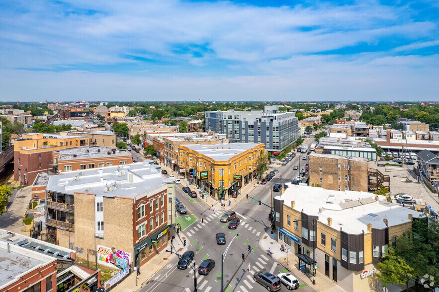 2315 N Milwaukee Ave, Chicago, IL à louer - Aérien - Image 2 de 6