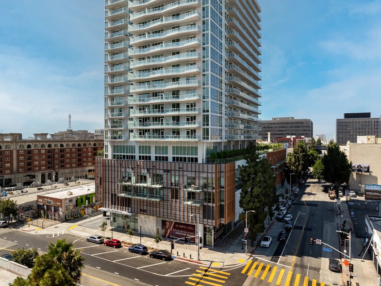 230 W Olympic Blvd, Los Angeles, CA à louer - Photo du bâtiment - Image 2 de 6