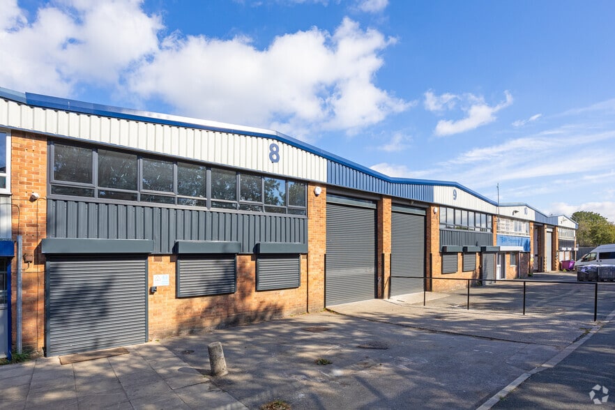 Lockwood Clos, Leeds for lease - Primary Photo - Image 1 of 22
