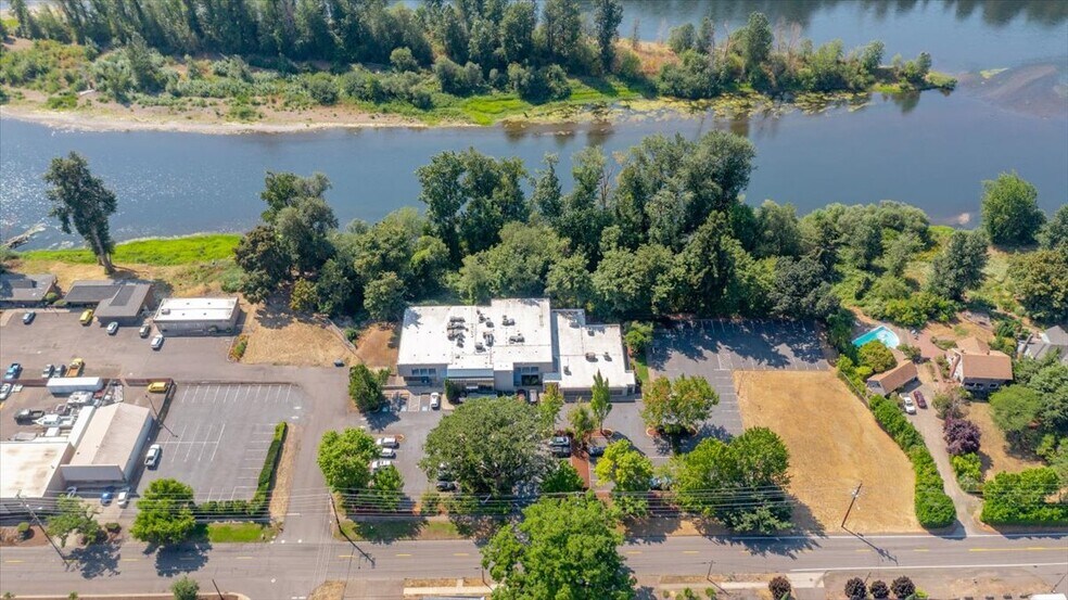 2405 Front St NE, Salem, OR à vendre - Photo du bâtiment - Image 3 de 17