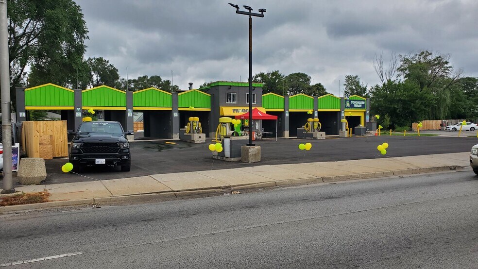 801 W Roosevelt Rd, Maywood, IL à vendre - Photo principale - Image 1 de 10