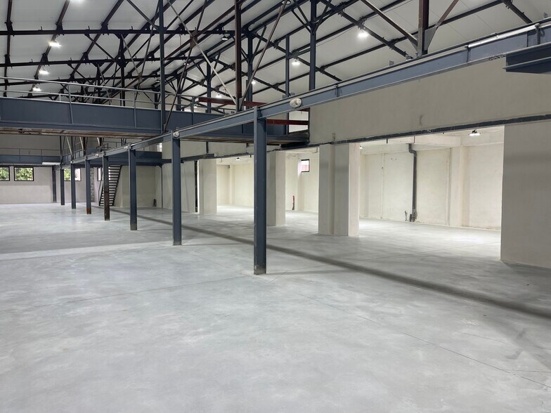 Local d'activités dans Champigny-sur-Marne à vendre - Photo du bâtiment - Image 2 de 12