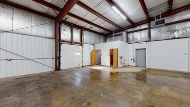1121-1125 Larsen Rd, Fort Atkinson, WI for lease Interior Photo- Image 1 of 8
