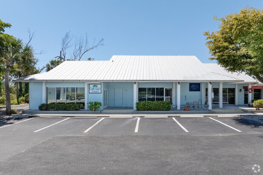 2407 Periwinkle Way, Sanibel, FL à louer - Photo du bâtiment - Image 2 de 21