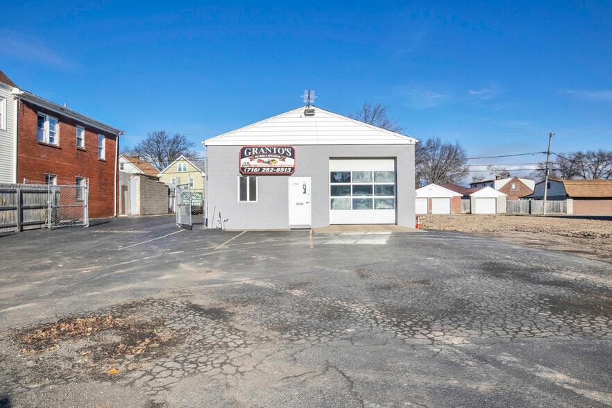 2514 Pine Ave, Niagara Falls, NY for lease - Primary Photo - Image 1 of 20