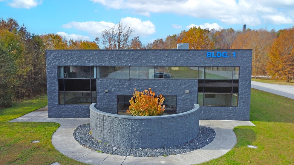 87 Carpenter Dr, Annville, KY for sale - Building Photo - Image 2 of 16