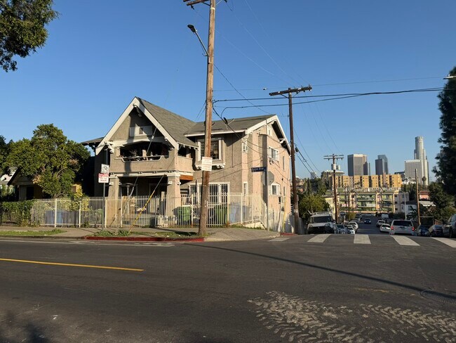 More details for 326 S Bonnie Brae St, Los Angeles, CA - Multifamily for Sale