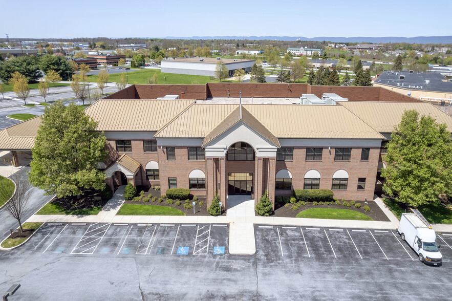 5000 Louise Dr, Mechanicsburg, PA à vendre - Photo du bâtiment - Image 1 de 1