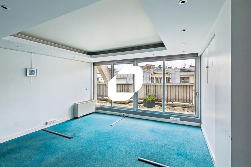 5 Rue Ponscarme, Paris for lease - Interior Photo - Image 3 of 13
