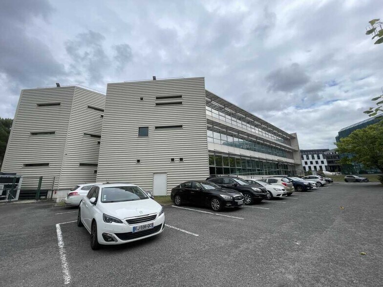 Industrial in Bruges for lease - Building Photo - Image 2 of 19