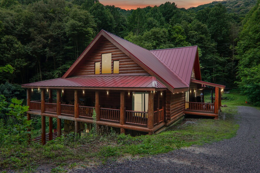 4501 Cove Creek Rd, Waynesville, NC à vendre - Photo principale - Image 1 de 63