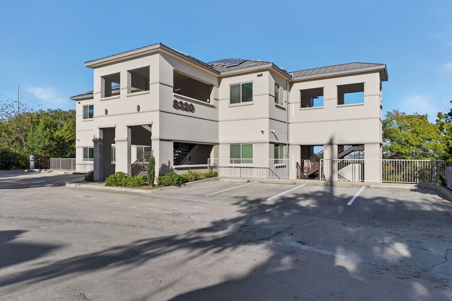 8320 Bee Caves Rd, Austin, TX à vendre - Photo du bâtiment - Image 2 de 15