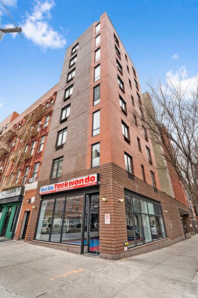 304 W 115th St, New York, NY à vendre - Photo du bâtiment - Image 2 de 12