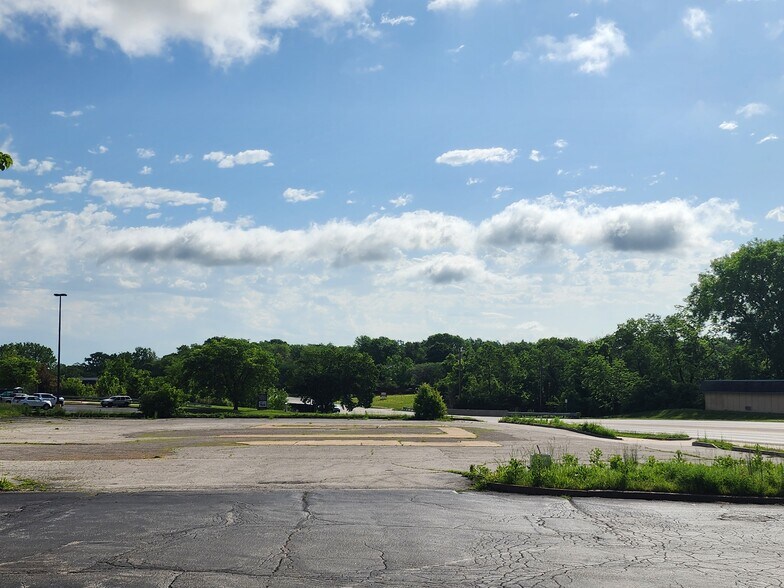 3735 Harry S Truman Blvd, Saint Charles, MO à vendre - Photo du bâtiment - Image 2 de 9