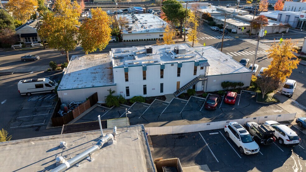 1950 Court St, Redding, CA à louer - Photo du bâtiment - Image 2 de 12