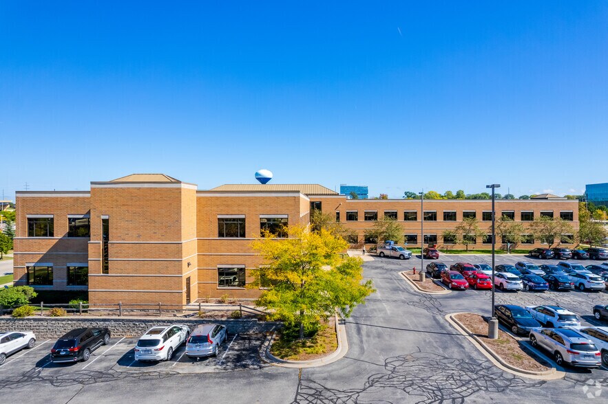 10001 W Innovation Dr, Wauwatosa, WI à louer - Photo du bâtiment - Image 3 de 5