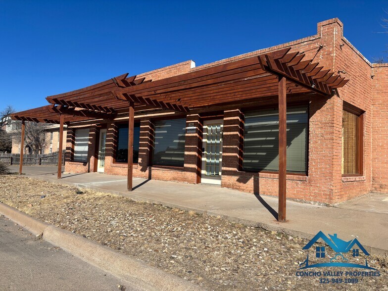 324 E Harris St, San Angelo, TX à louer - Photo du bâtiment - Image 2 de 3