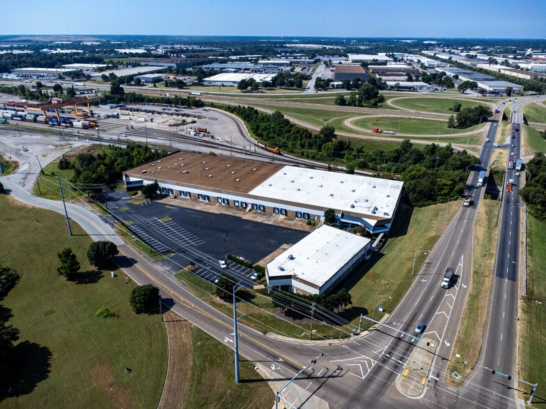 4521-4533 Old Lamar Ave, Memphis, TN for lease - Building Photo - Image 3 of 9