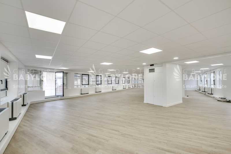Bureau dans Issy-les-Moulineaux à louer - Photo du bâtiment - Image 2 de 11