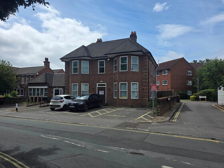 1 Bath Ln, Fareham à vendre - Photo du bâtiment - Image 2 de 8