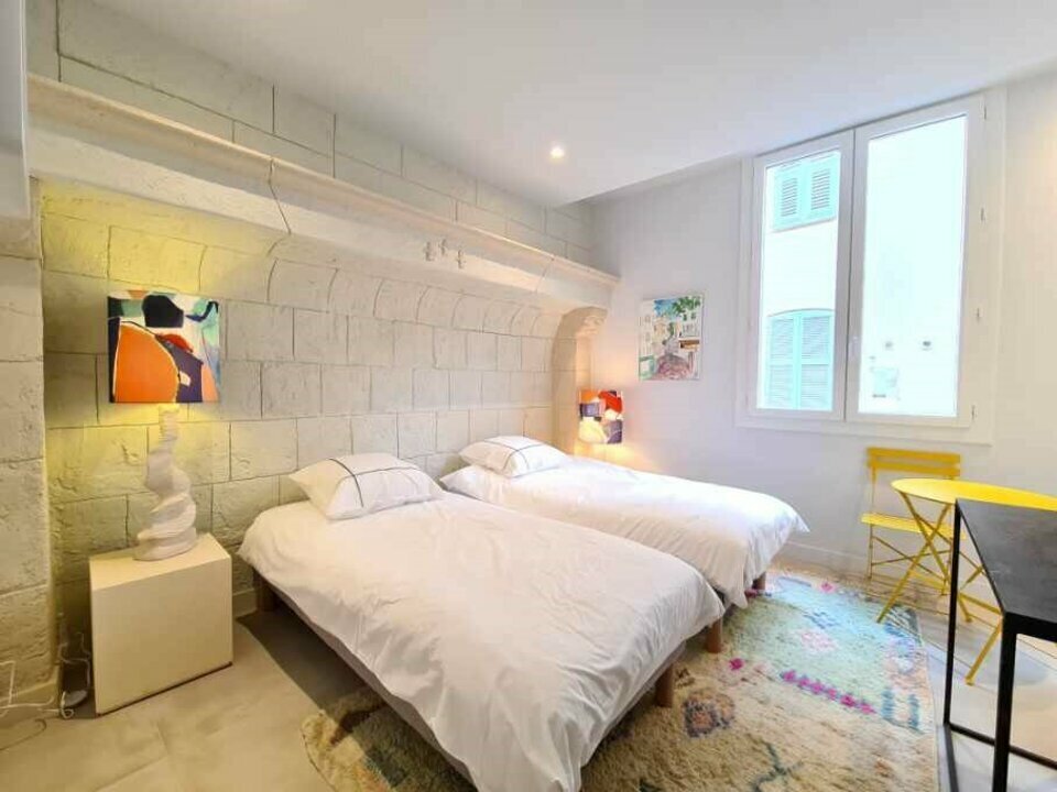 Flex in Cannes for sale Interior Photo- Image 1 of 9