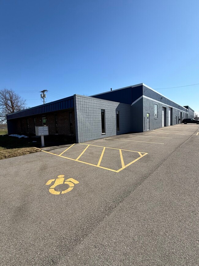Plus de détails pour 1975 Wehrle Dr, Williamsville, NY - Local d'activités à louer