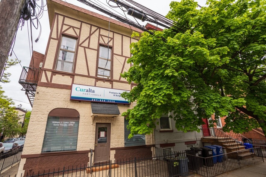 500 Bloomfield St, Hoboken, NJ for sale - Building Photo - Image 2 of 43