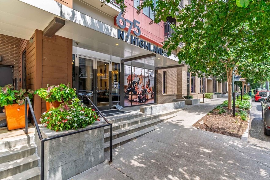 675 N Highland Ave NE, Atlanta, GA à louer - Photo du bâtiment - Image 3 de 51