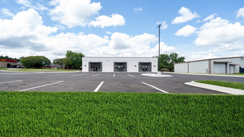 1671 Winchester Rd, Huntsville, AL à louer - Photo du bâtiment - Image 2 de 17