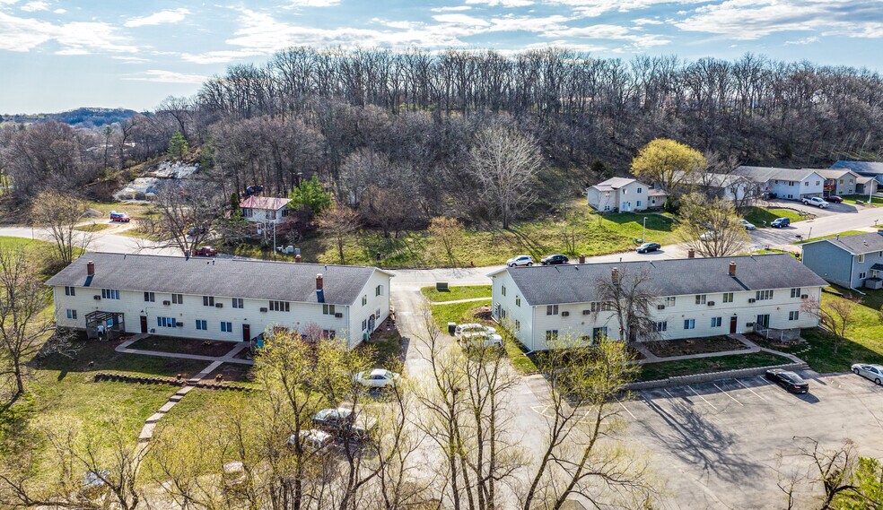 Oakview Drive Multi-Family For Sale portfolio of 5 properties for sale on LoopNet.ca - Building Photo - Image 1 of 16