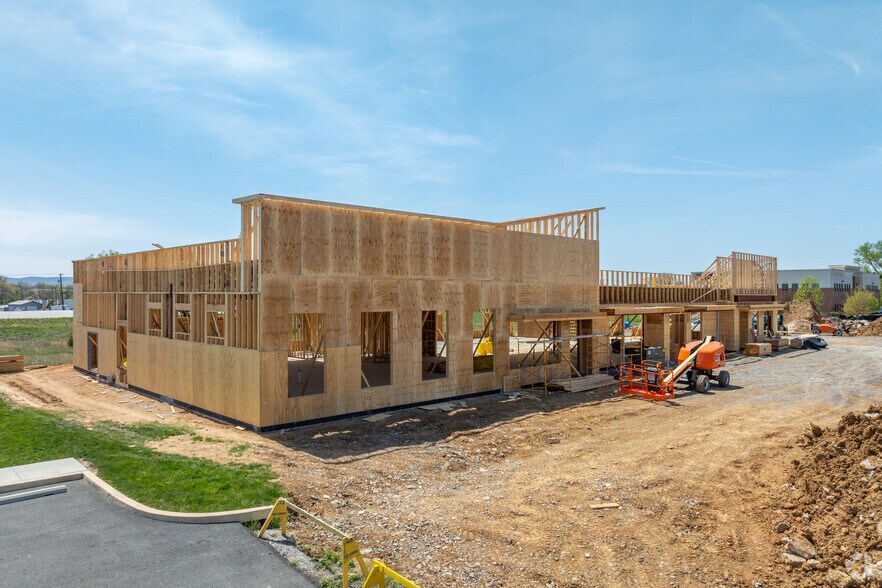 19 Waterford Dr, Mechanicsburg, PA for lease - Primary Photo - Image 1 of 3