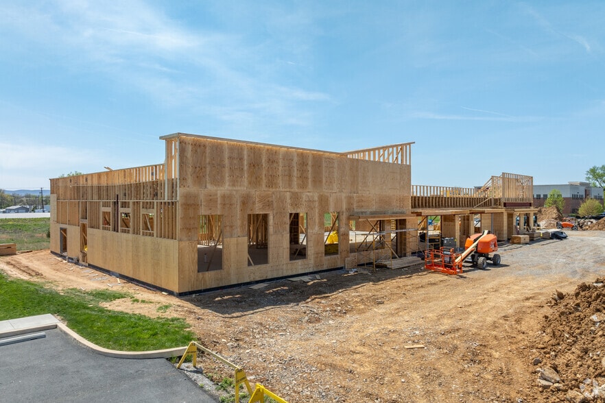 19 Waterford Dr, Mechanicsburg, PA for lease - Primary Photo - Image 2 of 3