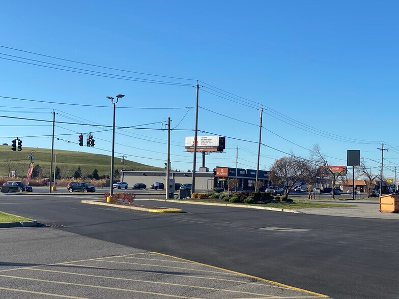 2443 Military Rd, Niagara Falls, NY à vendre - Photo du bâtiment - Image 3 de 11